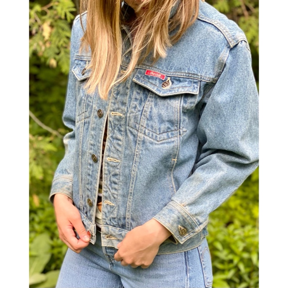 COCA COLA VINTAGE jean jacket size small 80s/90s lightwash denim